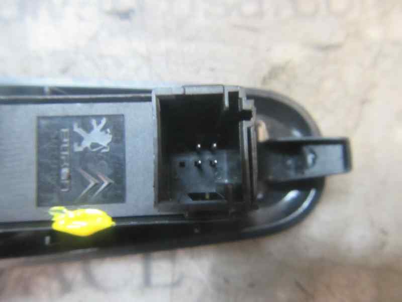 Recambio de mando elevalunas trasero derecho para peugeot 3008 1.6 16v referencia OEM IAM 6490RK 96759764ZD 