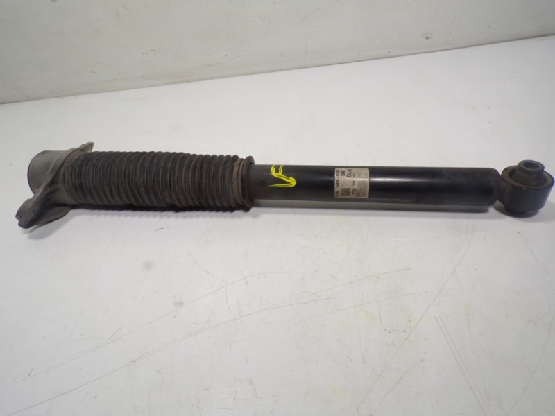 Recambio de amortiguador trasero izquierdo para kia sportage 1.6 cat referencia OEM IAM 55311F1550 55300F1550 