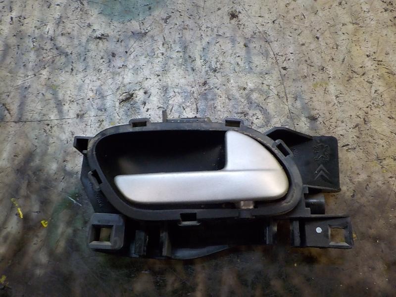 Recambio de maneta interior delantera derecha para peugeot 207 1.4 hdi referencia OEM IAM   