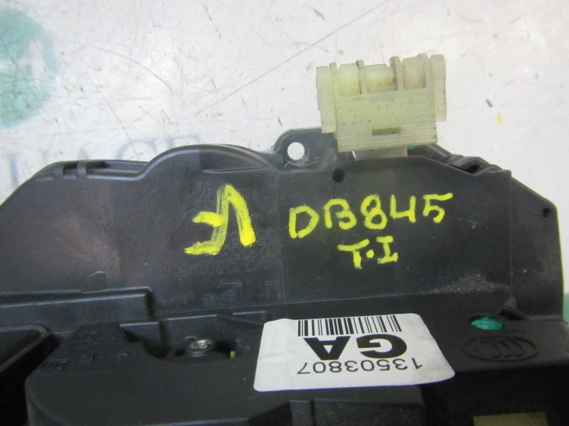 Recambio de cerradura puerta trasera izquierda para chevrolet cruze 2.0 diesel cat referencia OEM IAM 13579557 13503807 