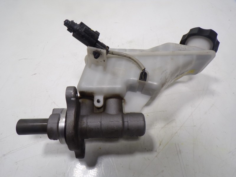 Recambio de bomba freno para kia sportage 1.6 cat referencia OEM IAM 58510D7100  