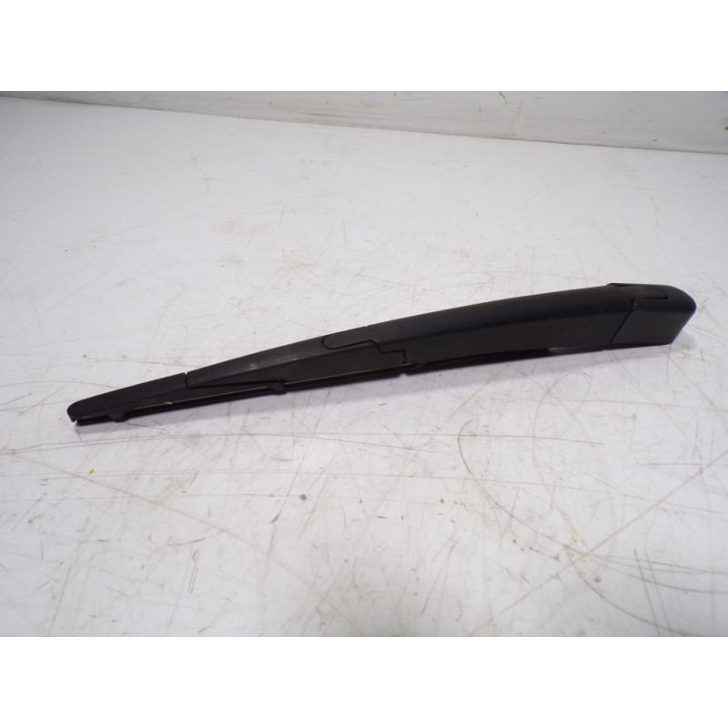 Recambio de brazo limpia trasero para kia sportage 1.6 cat referencia OEM IAM 98815A4100  
