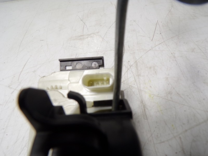 Recambio de cerradura puerta delantera derecha para infiniti q30 1.6 16v cat referencia OEM IAM 805005DM0B A2040085899 