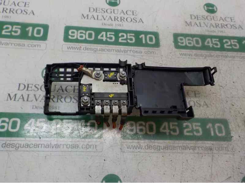 Recambio de caja reles / fusibles para opel insignia berlina 2.0 16v cdti referencia OEM IAM 13285113  