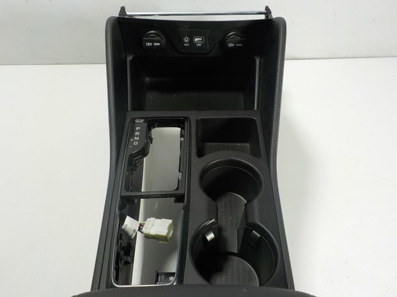 Recambio de apoyabrazos central para hyundai tucson 1.7 crdi cat referencia OEM IAM 84660D7000TRZ M84611D7000TRZ 