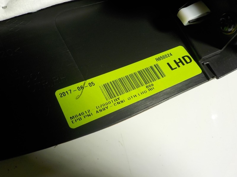 Recambio de apoyabrazos central para hyundai tucson 1.7 crdi cat referencia OEM IAM 84660D7000TRZ M84611D7000TRZ 