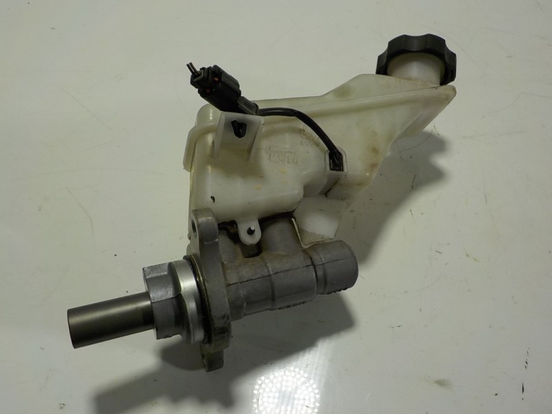 Recambio de bomba freno para hyundai tucson 1.7 crdi cat referencia OEM IAM 58510D7100  