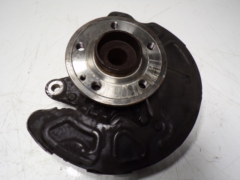 Recambio de mangueta delantera derecha para mercedes-benz vito kasten 2.1 cdi cat referencia OEM IAM A4473300720  