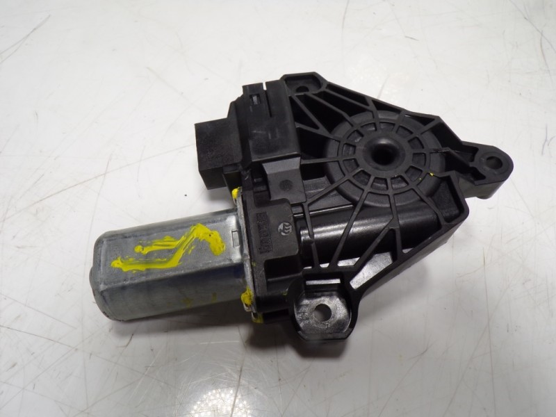 Recambio de motor elevalunas trasero derecho para infiniti q30 1.6 16v cat referencia OEM IAM 827305DM0A A2469063200 