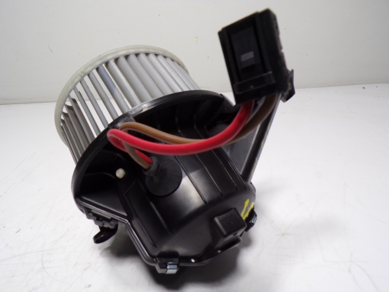 Recambio de motor calefaccion para mercedes-benz vito kasten 2.1 cdi cat referencia OEM IAM A0008304701  