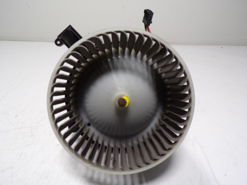 Recambio de motor calefaccion para mercedes-benz vito kasten 2.1 cdi cat referencia OEM IAM A0008304701  