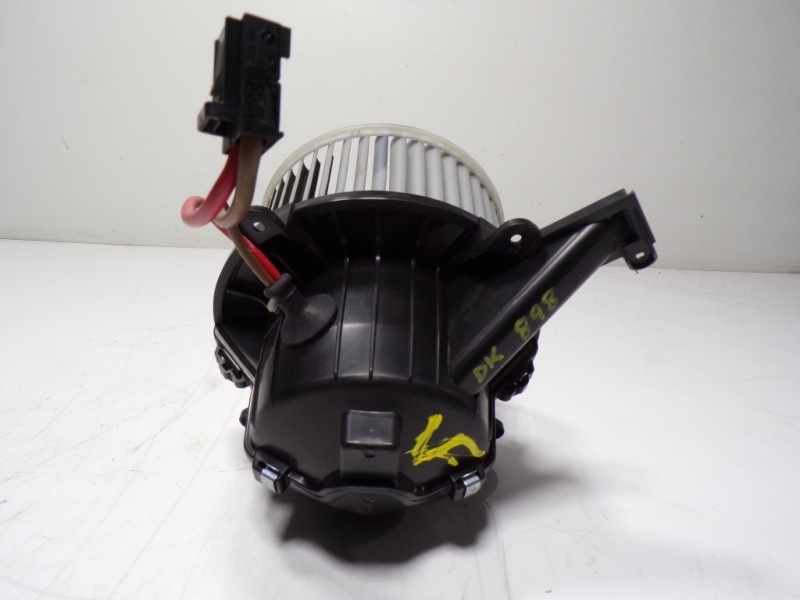 Recambio de motor calefaccion para mercedes-benz vito kasten 2.1 cdi cat referencia OEM IAM A0008304701  