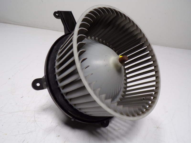 Recambio de motor calefaccion para mercedes-benz vito kasten 2.1 cdi cat referencia OEM IAM A0008304701  