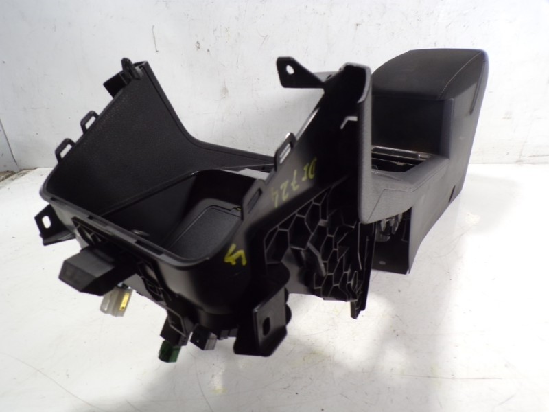 Recambio de apoyabrazos central para volkswagen golf vii sportsvan 1.6 tdi referencia OEM IAM 517863241B82V  