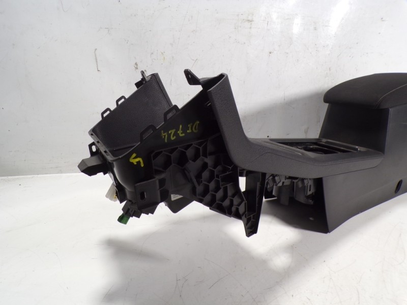 Recambio de apoyabrazos central para volkswagen golf vii sportsvan 1.6 tdi referencia OEM IAM 517863241B82V  