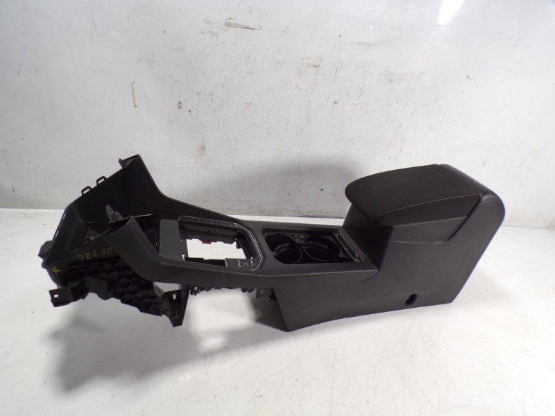 Recambio de apoyabrazos central para volkswagen golf vii sportsvan 1.6 tdi referencia OEM IAM 517863241B82V  