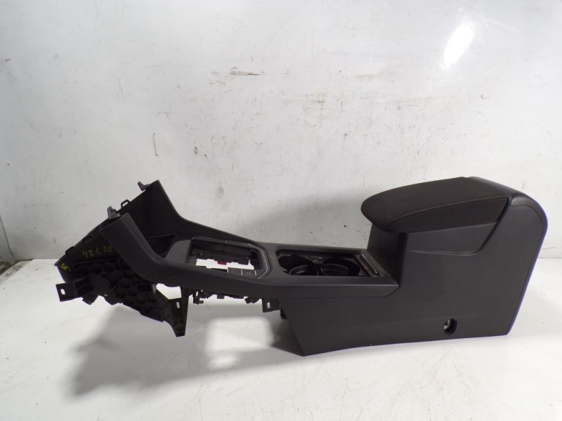 Recambio de apoyabrazos central para volkswagen golf vii sportsvan 1.6 tdi referencia OEM IAM 517863241B82V  