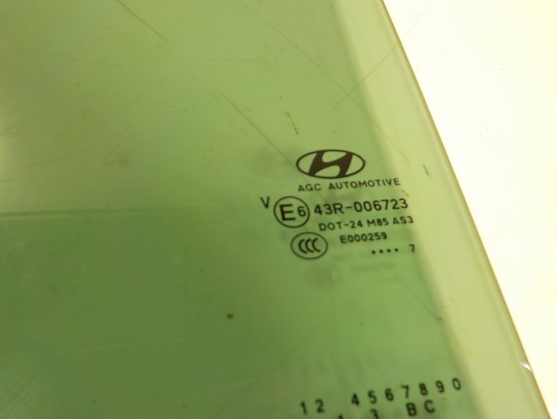Recambio de cristal puerta trasero izquierdo para hyundai tucson 1.7 crdi cat referencia OEM IAM 83410D7010  