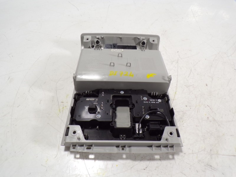 Recambio de piloto interior para volkswagen golf vii sportsvan 1.6 tdi referencia OEM IAM 5TA947105ADYS  