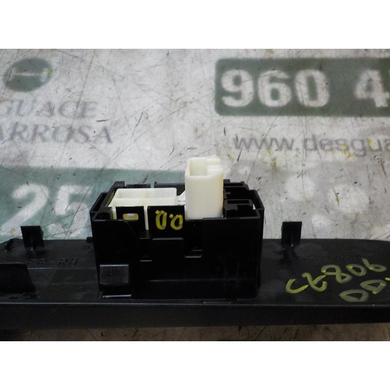 Recambio de mando elevalunas delantero derecho para toyota rav 4 2.0 d-4d cat referencia OEM IAM 8481052030  