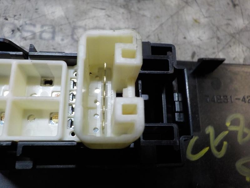 Recambio de mando elevalunas delantero derecho para toyota rav 4 2.0 d-4d cat referencia OEM IAM 8481052030  