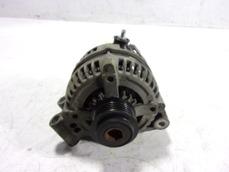 Recambio de alternador para land rover discovery 4 tdv6 se referencia OEM IAM LR013847 AH2210300AD 