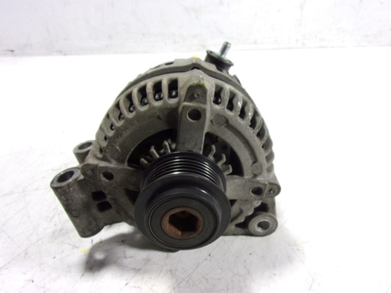 Recambio de alternador para land rover discovery 4 tdv6 se referencia OEM IAM LR013847 AH2210300AD 