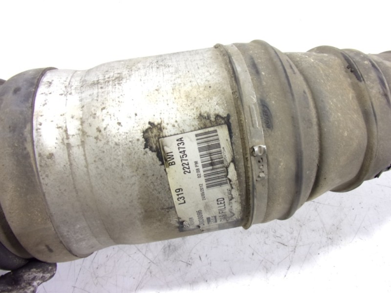 Recambio de amortiguador trasero derecho para land rover discovery 4 tdv6 se referencia OEM IAM LR014195  