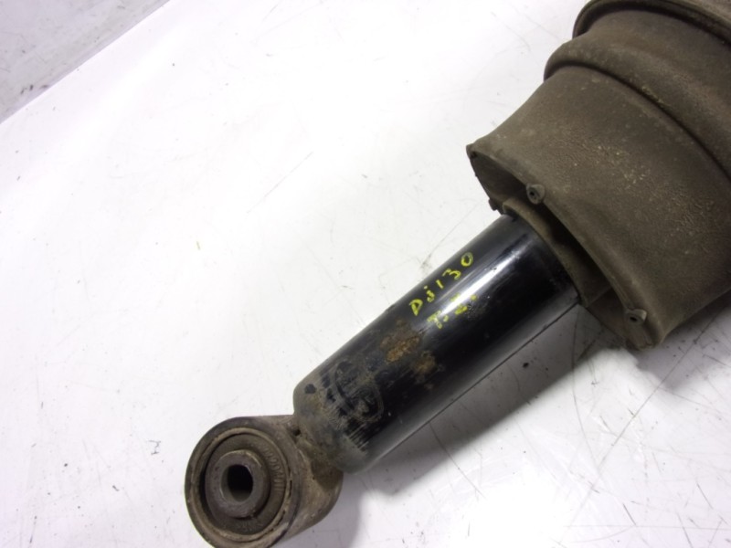 Recambio de amortiguador trasero izquierdo para land rover discovery 4 tdv6 se referencia OEM IAM LR014195  