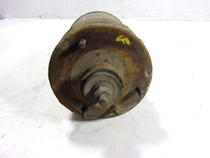 Recambio de amortiguador trasero izquierdo para land rover discovery 4 tdv6 se referencia OEM IAM LR014195  