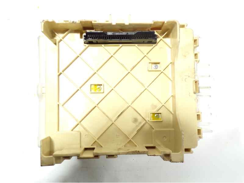Recambio de caja reles / fusibles para toyota auris 1.8 16v cat (híbrido) referencia OEM IAM   