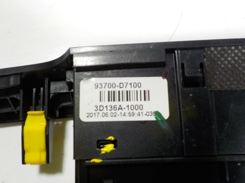 Recambio de warning para hyundai tucson 1.7 crdi cat referencia OEM IAM 93700D7100BLH 93700D7100 