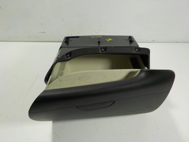 Recambio de guantera para renault captur 1.2 tce energy referencia OEM IAM  685003033P 685003033P