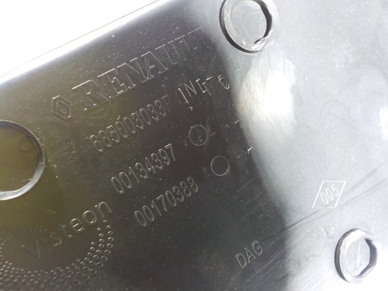 Recambio de guantera para renault captur 1.2 tce energy referencia OEM IAM  685003033P 685003033P