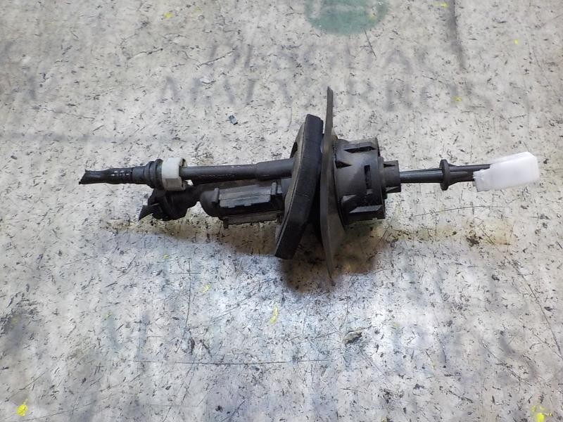 Recambio de bomba embrague para ford focus lim. (cb4) 1.6 tdci cat referencia OEM IAM 1863548  