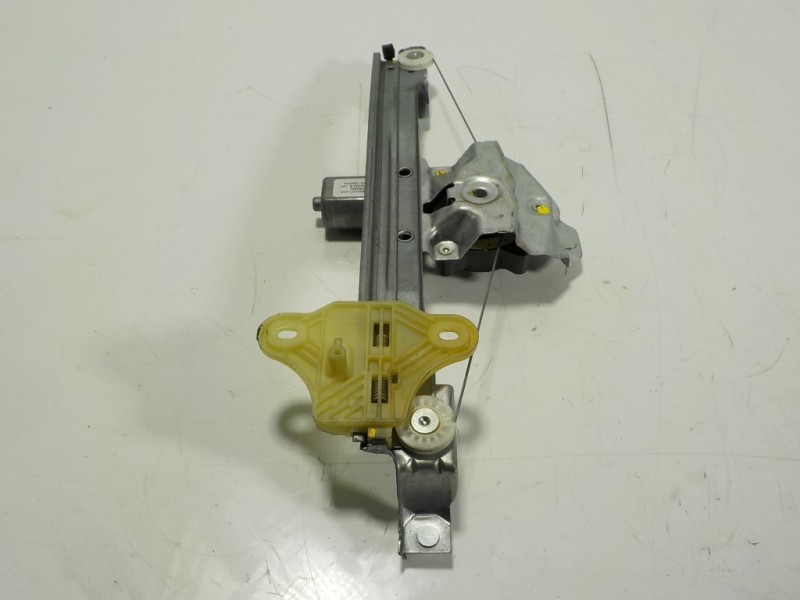 Recambio de elevalunas trasero derecho para renault captur 1.2 tce energy referencia OEM IAM 827009380R 12800147101D 9030352B