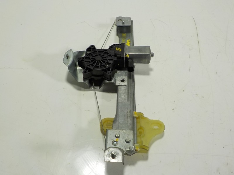 Recambio de elevalunas trasero derecho para renault captur 1.2 tce energy referencia OEM IAM 827009380R 12800147101D 9030352B