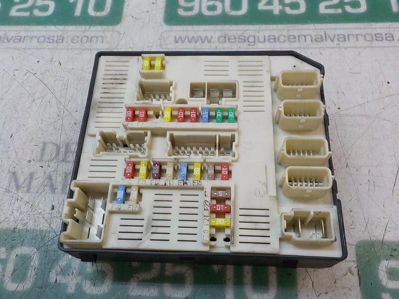 Recambio de caja reles / fusibles para renault megane iii berlina 5 p expression referencia OEM IAM   