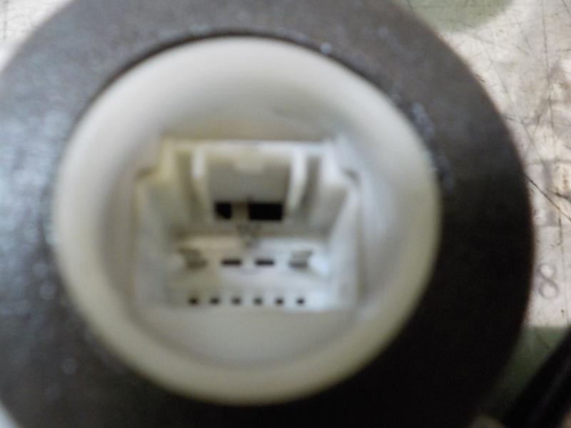 Recambio de cerradura puerta trasera izquierda para toyota aygo 1.0 cat referencia OEM IAM 6906002390  