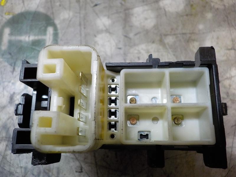 Recambio de mando elevalunas delantero derecho para toyota aygo 1.0 cat referencia OEM IAM 848100D030  