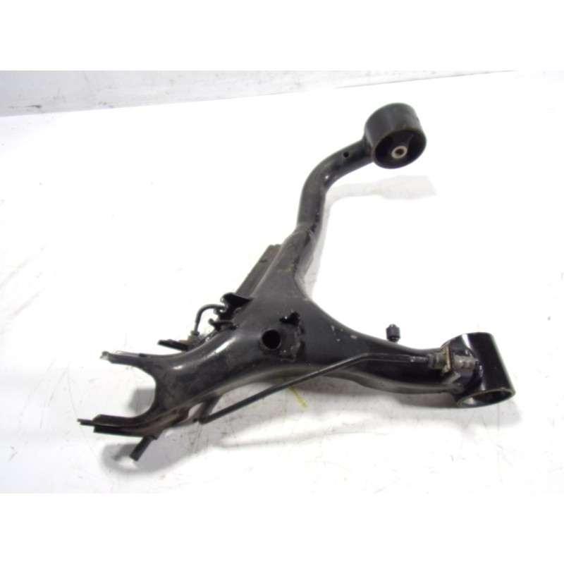 Recambio de brazo suspension superior trasero izquierdo para land rover discovery 4 tdv6 se referencia OEM IAM LR010525  