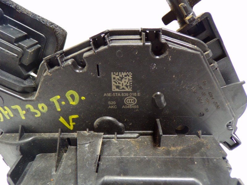 Recambio de cerradura puerta trasera derecha para seat arona 1.0 tsi referencia OEM IAM 5TA839016E 5TA839016E 