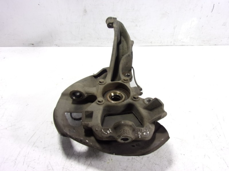 Recambio de mangueta delantera derecha para land rover discovery 4 tdv6 se referencia OEM IAM LR014140  