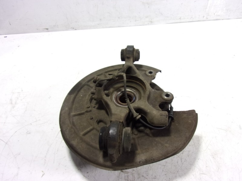 Recambio de mangueta trasera derecha para land rover discovery 4 tdv6 se referencia OEM IAM RLH500120  