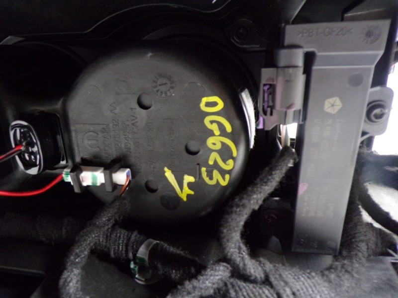 Recambio de apoyabrazos central para jeep compass ii 2.0 m-jet cat referencia OEM IAM   