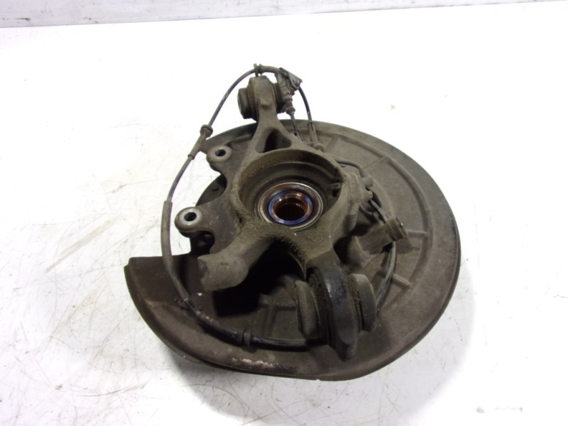 Recambio de mangueta trasera izquierda para land rover discovery 4 tdv6 se referencia OEM IAM RLH500130  