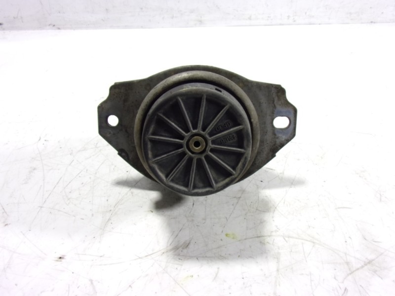 Recambio de soporte motor derecho para land rover discovery 4 tdv6 se referencia OEM IAM LR014113  