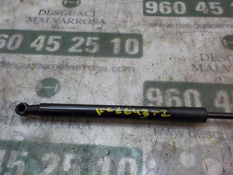 Recambio de amortiguadores maletero / porton para toyota yaris 1.0 cat referencia OEM IAM 689600D170  