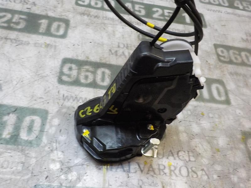 Recambio de cerradura puerta trasera derecha para toyota yaris 1.0 cat referencia OEM IAM 690500D310  