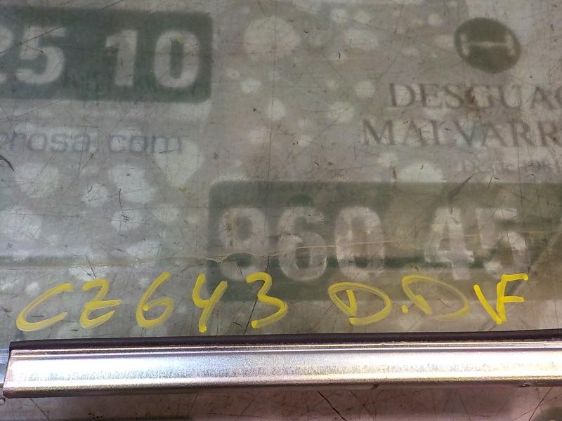 Recambio de cristal puerta delantero derecho para toyota yaris 1.0 cat referencia OEM IAM 681100D191  